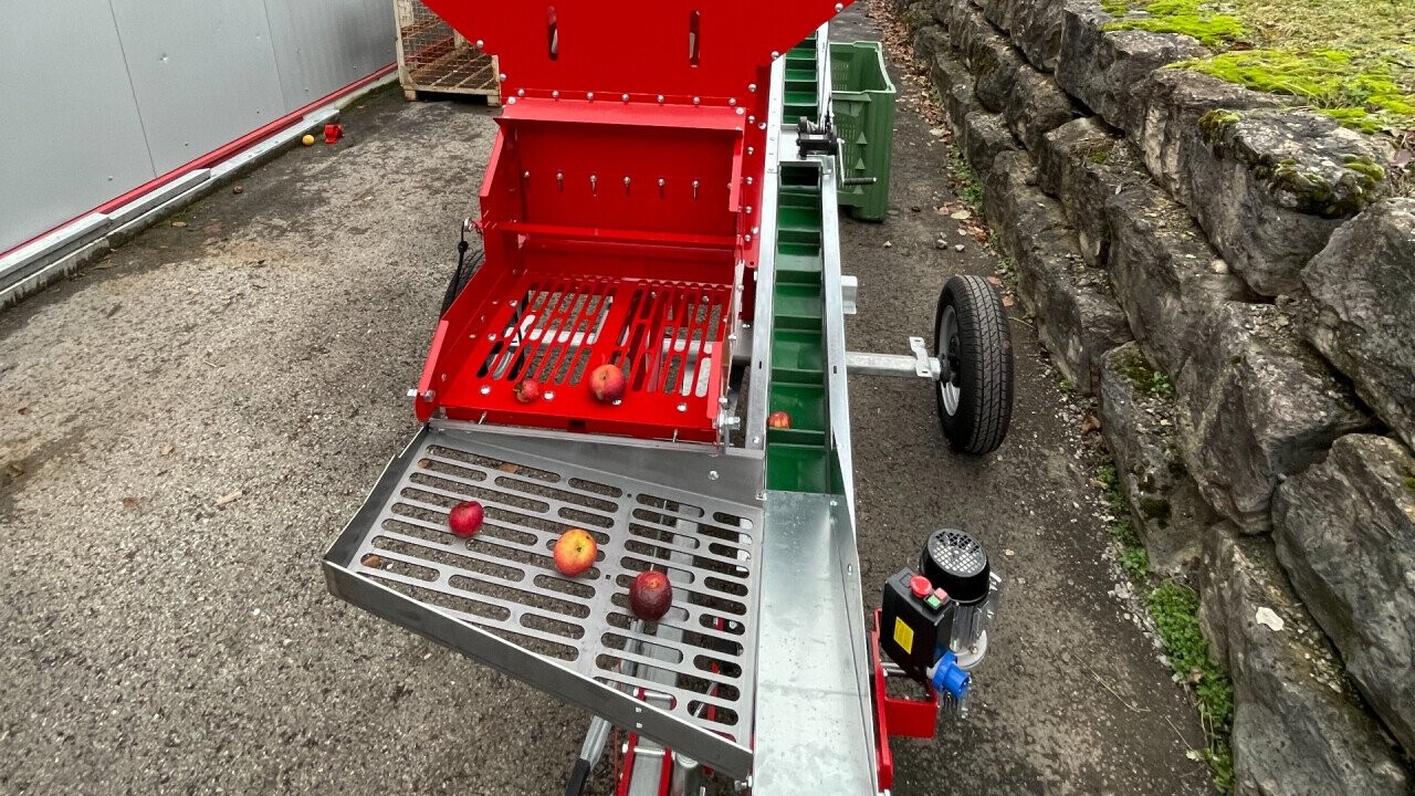 apple sorting trolley