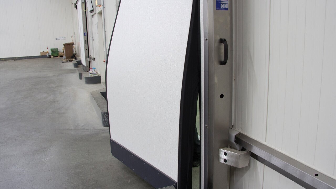 Flexible door leaves ensure functionality even under high impact