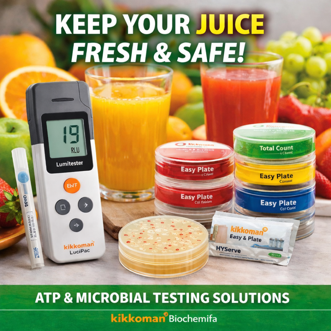 Auf einem Tisch stehen verschiedene Saftgläser, Petrischalen und ein Handlumineszenzgerät mit der Aufschrift: "HALTEN SIE IHREN SAFT FRISCH & SICHER! ATP & MIKROBISCHE TESTLÖSUNGEN - kikkoman Biochemifa.".