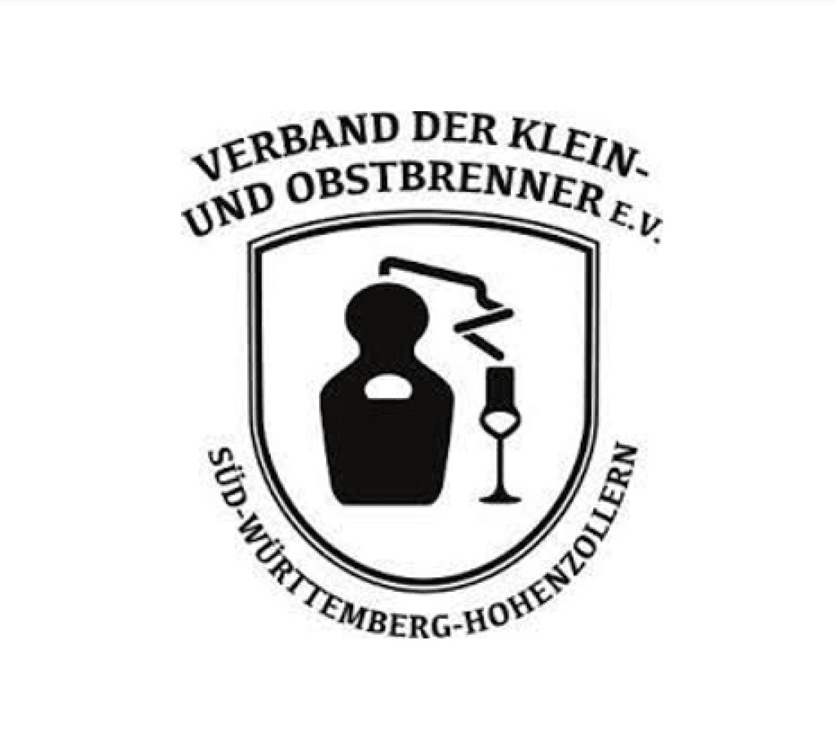 Ein schwarz-weißes Logo mit einem Schild, das einen Destillationsapparat und ein Glas zeigt. Der umlaufende Text lautet: Verband der Klein- und Obstbrenner e.V. Süd-Württemberg-Hohenzollern.