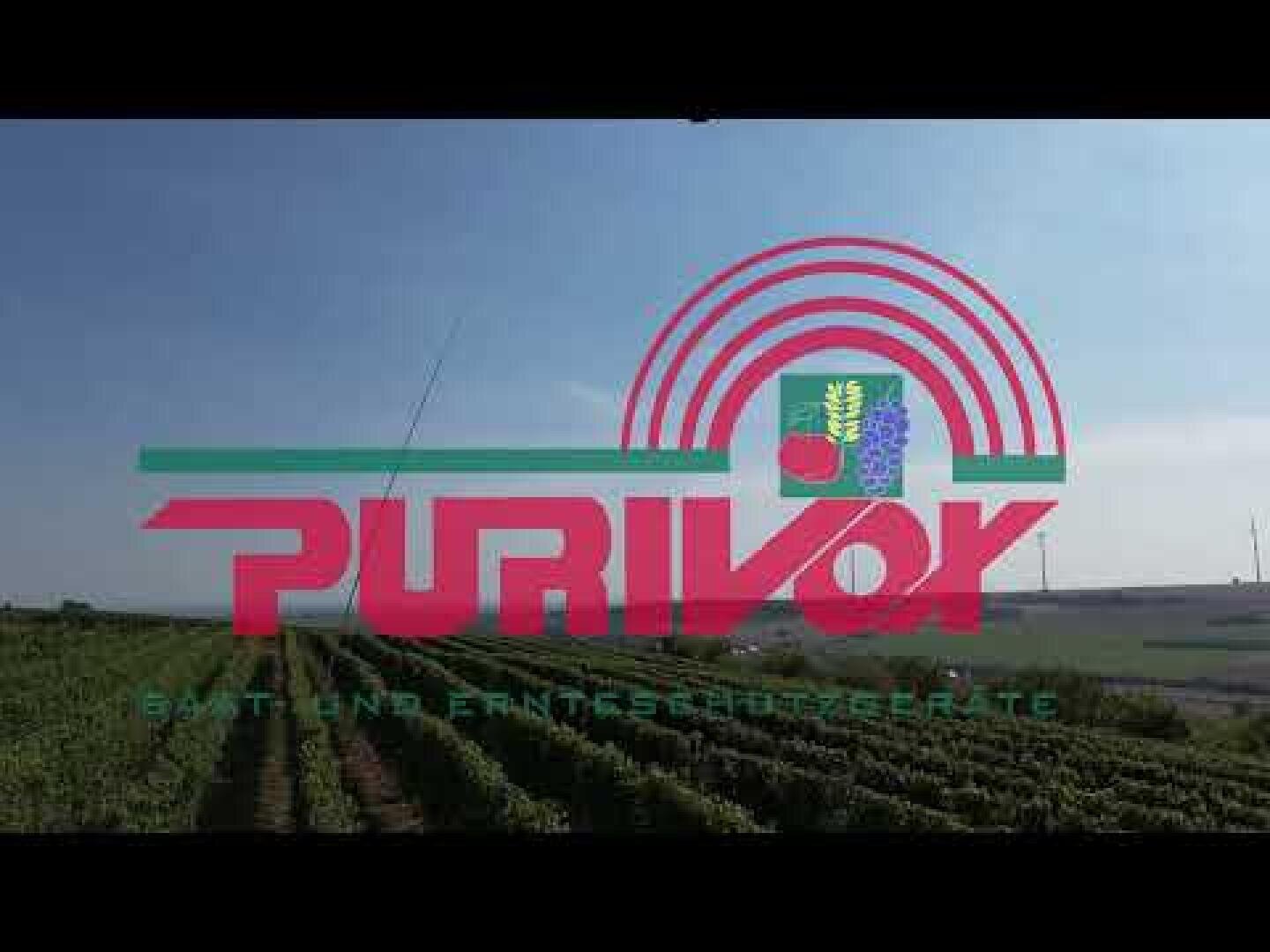 Logo mit dem Wort PURIVOX in fetten rosafarbenen Buchstaben, landwirtschaftlichen Grafiken und dem Text BATT UND PENTZ SCHUTZGERATE über einem Feld mit Reihen von Feldfrüchten unter einem blauen Himmel.
