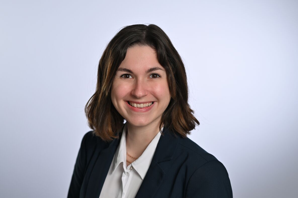 Schneider_Lisa.jpg (0.1 MB)